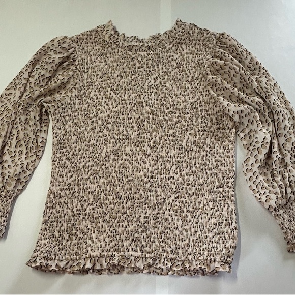 Express women’s size, medium, cheetah, print, shirred puff sleeve blouse - Picture 10 of 10
